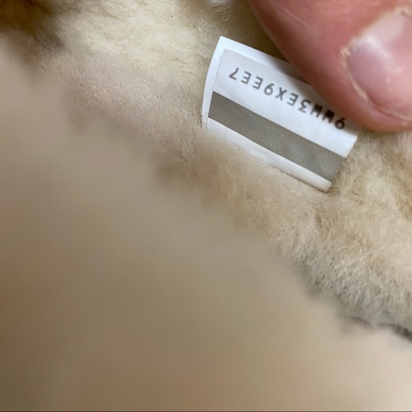 UGG | Cluggette Slippers Indoor Outdoor In Sand NEW In Box - Picture 13 of 17